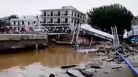 Badai besar menghancurkan jalan raya dan meruntuhkan jembatan di Skopelos, Yunani.
