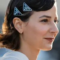 Deretan gaya hiasan rambut dari luxury brand yang tampilkan gaya maksimalis.