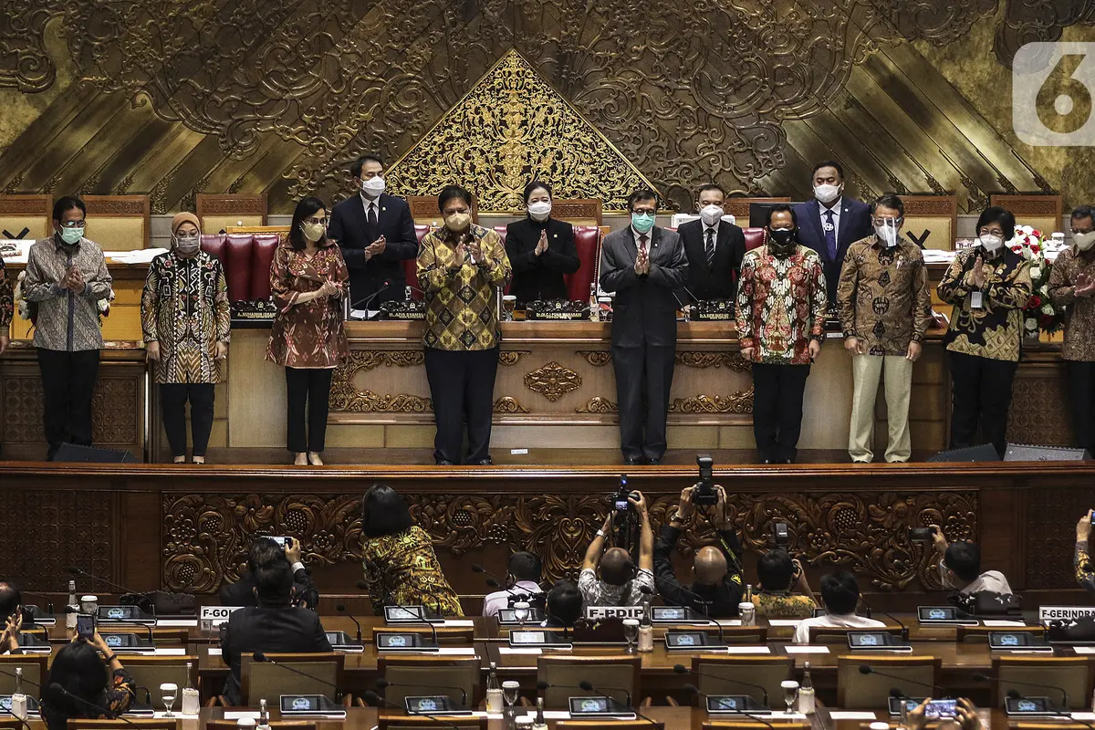 FOTO: Sejumlah Menteri Kabinet Indonesia Maju Hadiri Paripurna Pengesahan UU Ciptaker