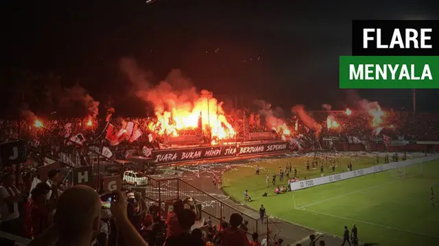Berita video momen flare menyala di tribune utara Stadion Kapten I Wayan Dipta, Gianyar, yang mengganggu jalannya laga Gojek Liga 1 2018 bersama Bukalapak antara Bali United melawan Persija Jakarta, Minggu (2/12/2018).