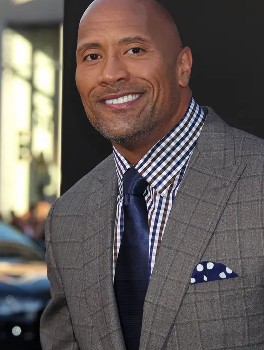 Ratusan penggemar pun merasa terkesan ketika Dwayne Johnson mengunggah foto dirinya dan dua anak anjingnya di kolam renang tersebut. (Bintang/EPA)