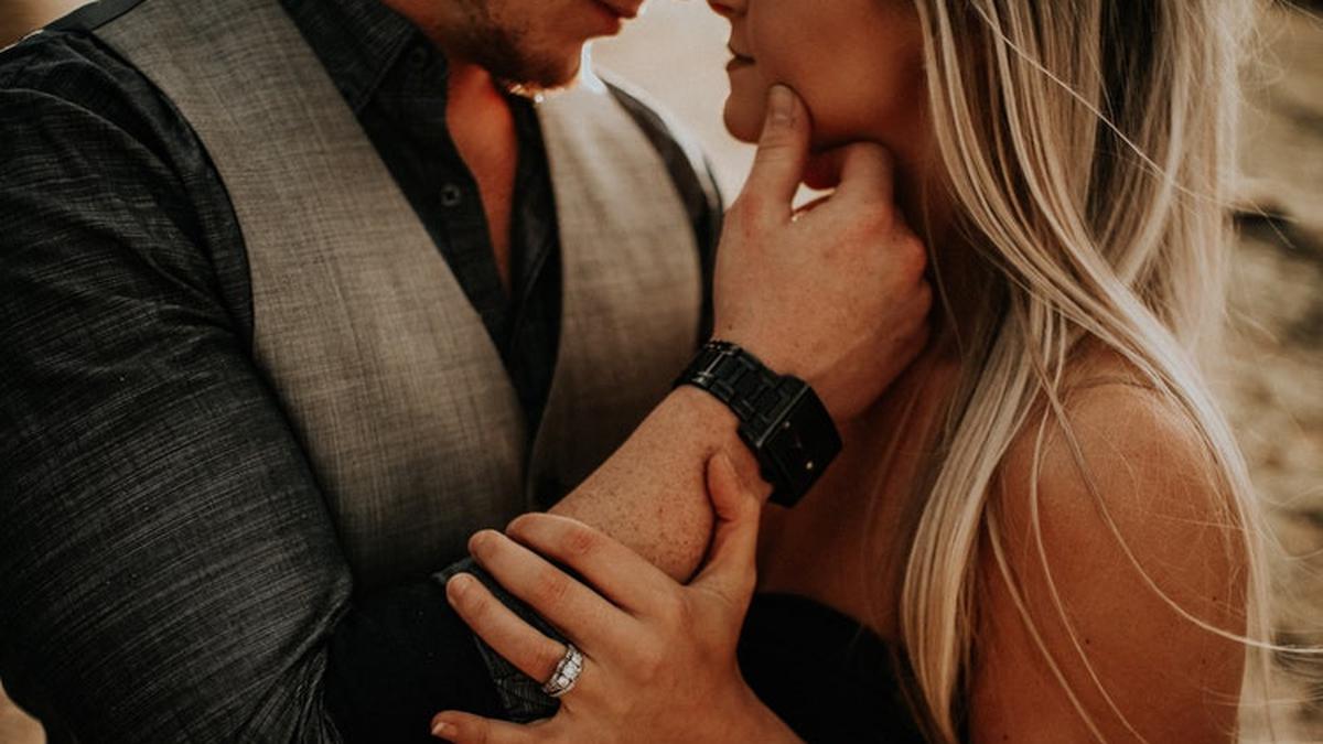 Xizmatkor ozini taslim qiladi