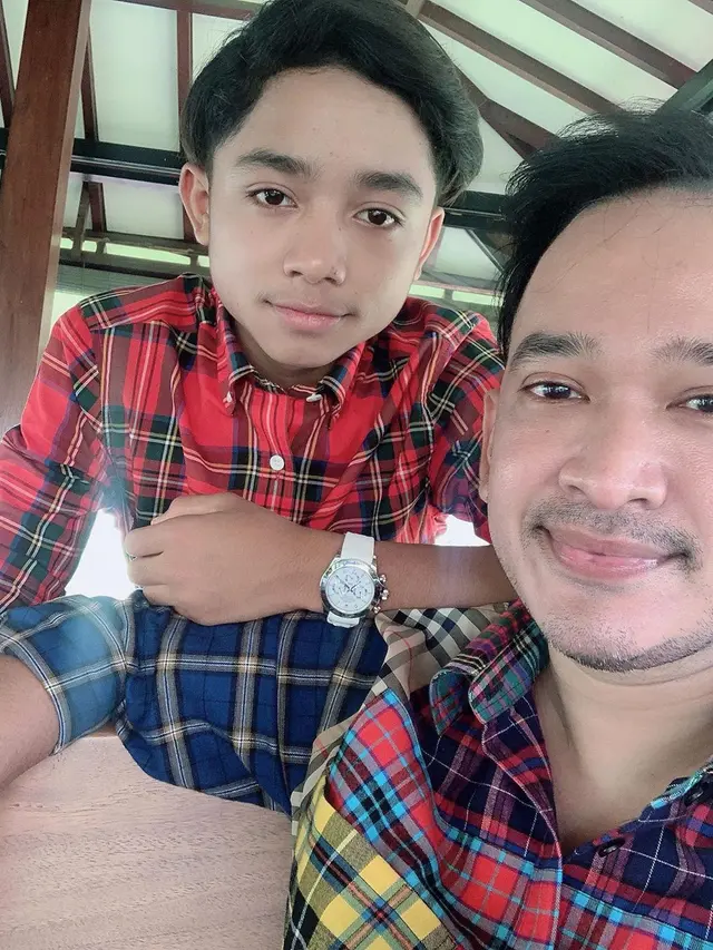 Disebut Makin Mirip, Ini 6 Potret Kebersamaan Ruben Onsu dan Betrand Peto