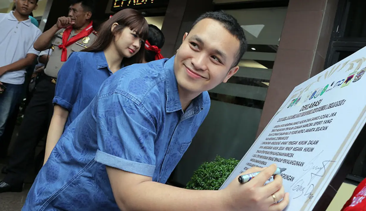 "Narkoba ada dimanapun, seperti instansi pemerintah, sekolah, perguruan tinggi, di manapun. Kenapa seolah artis dekat narkoba, karena artis jadi sorotan media,” pungkas Gilang Dirga. (Deki Prayoga/Bintang.com)