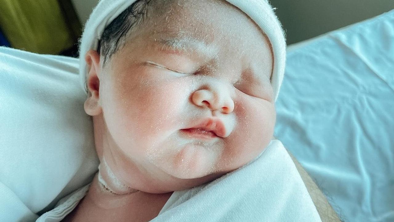 Bagikan Foto Wajah Baby Zeya