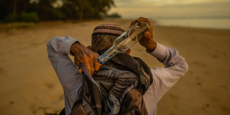 [CERITA] Antara Botol-Botol Kaca dan Pantai