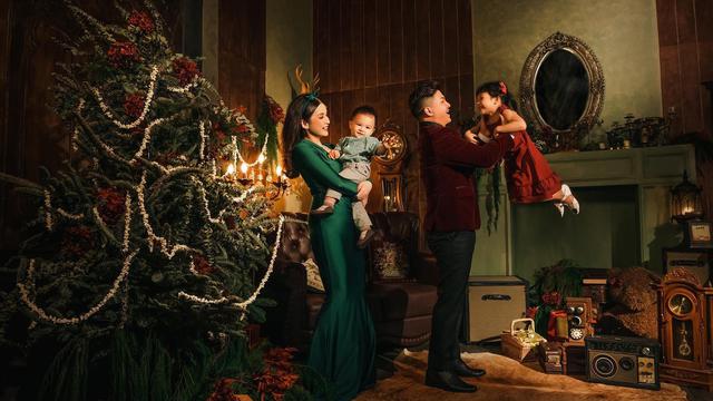 7 Pemotretan Keluarga Chelsea Olivia dan Glenn Alinskie Bertema Natal