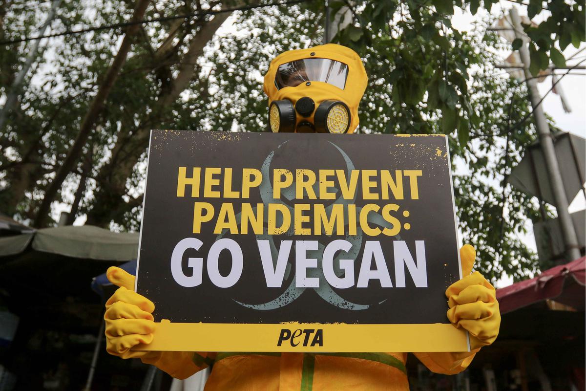 Aktivis PETA demo di Pasar Hewan Jatinegara