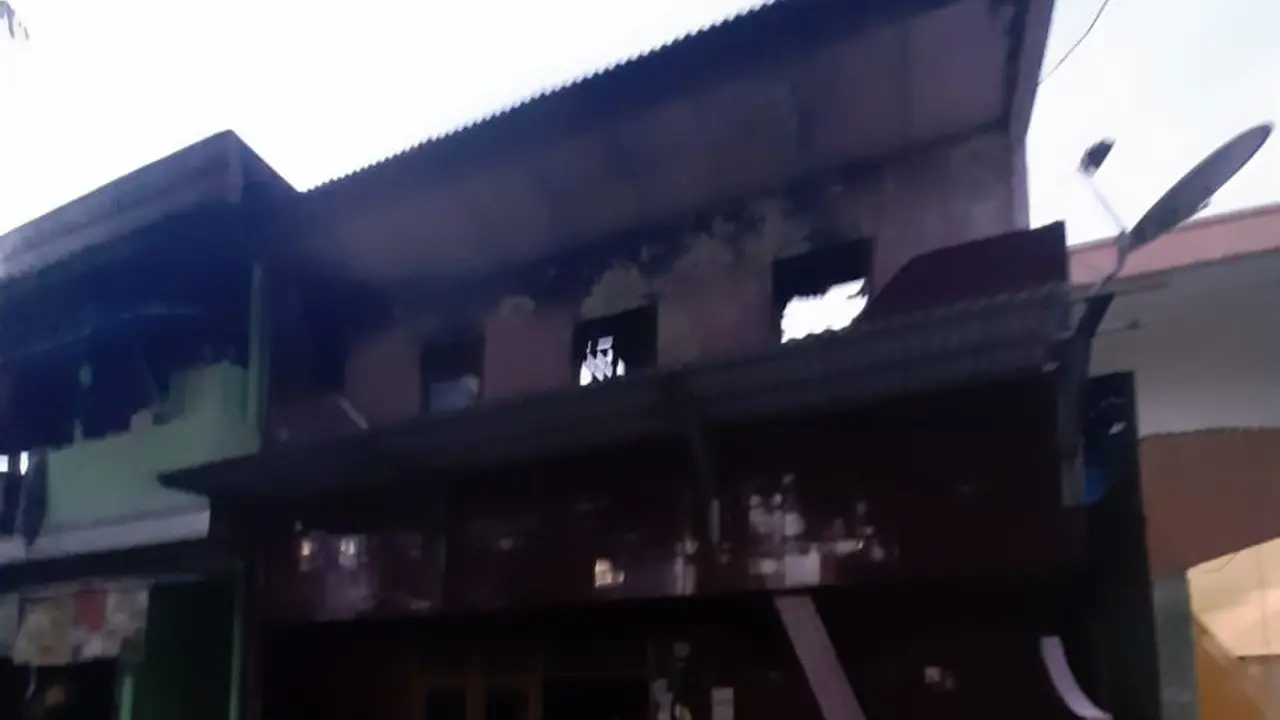Kebakaran terjadi di Jalan Inspeksi Kali Sunter, Kelapa Gading, Jakarta Utara pada Sabtu, 4 Oktober 2020 pagi. Kebakaran itu terjadi pukul 05.24 WIB.