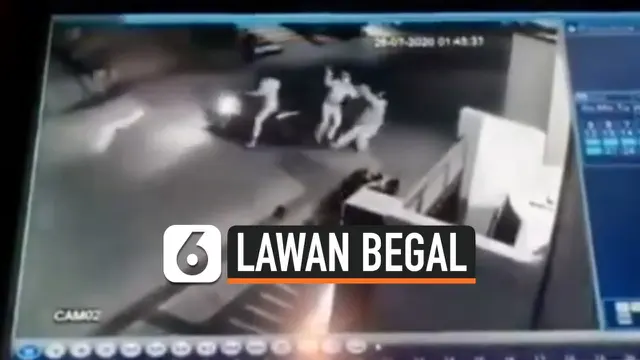 TEREKAM CCTV, EMAK-EMAK LAWAN PELAKU BEGAL BERCELURIT DI BEKASI