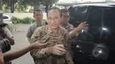 Mantan Menteri Agama Suryadharma Ali atau SDA mendatangi Gedung KPK, Jakarta, Jumat (10/4/2015). SDA akan diperiksa sebagai tersangka kasus dugaan korupsi penyelenggaraan haji di Kementerian Agama 2012-2013. (Liputan6.com/Herman Zakharia)