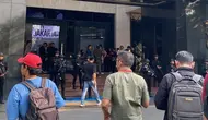 Brimob Bersenjata Jaga Ketat Polda Metro Jelang Jumpa Pers Kasus Korupsi