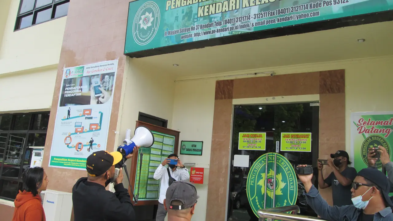 Warga menangkan perkara sidang sengketa lahan di Mahkamah Agung, Pemprov Sulawesi Tenggara wajib bayar Rp4,2 miliar.(Liputan6.com/Ahmad Akbar Fua)
