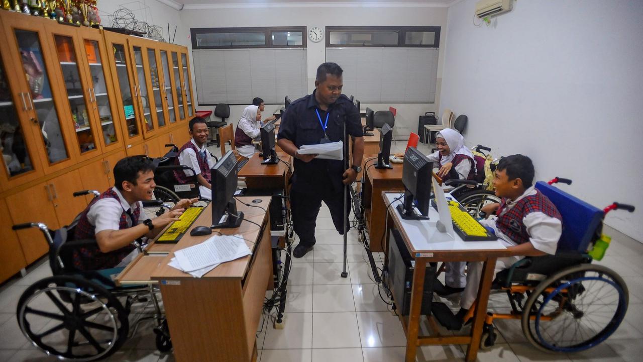 Semangat Guru Difabel di YPAC