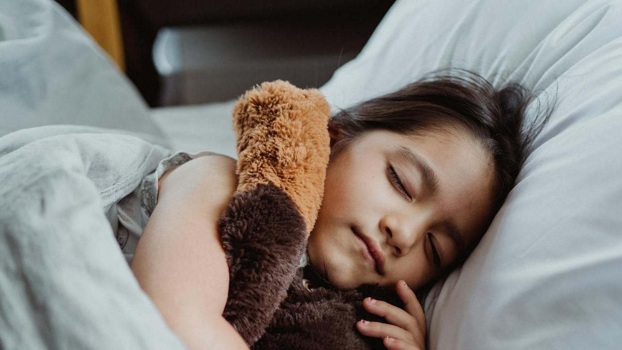 ilustrasi anak tidur