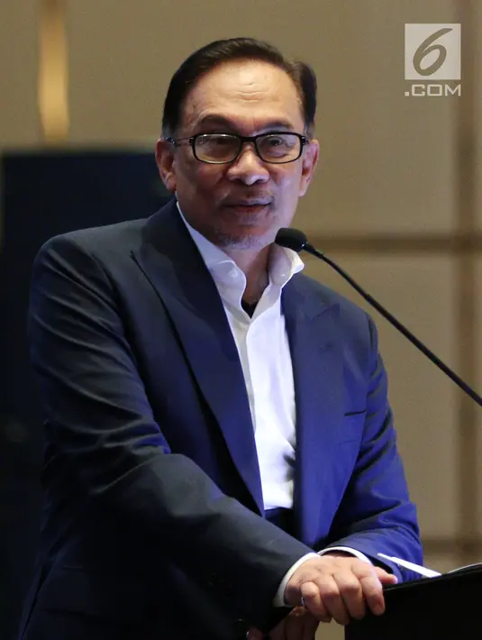 Pemimpin oposisi Malaysia, Anwar Ibrahim berbicara dalam The Executive Center for Global Leadership (ECGL) Leadership Forum 2018 di Jakarta, Rabu (4/7). Forum membahas perspektif baru dalam strategi manajemen dan kepemimpinan. (Liputan6.com/JohanTallo)