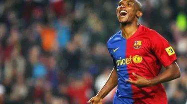 Barcelona&#039;s Cameroonian Samuel Eto&#039;o celebrates his goal against Valladolid during their Liga football match on November 8, 2008 at the New Camp stadium, in Barcelona. AFP PHOTO/JOSEP LAGO 