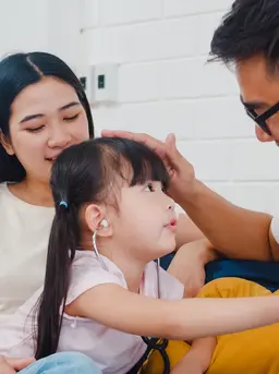 Kebahagiaan sejati anak datang dari nilai-nilai kehidupan yang mereka pelajari sejak dini. [Dok/freepik.com/tirachardz]