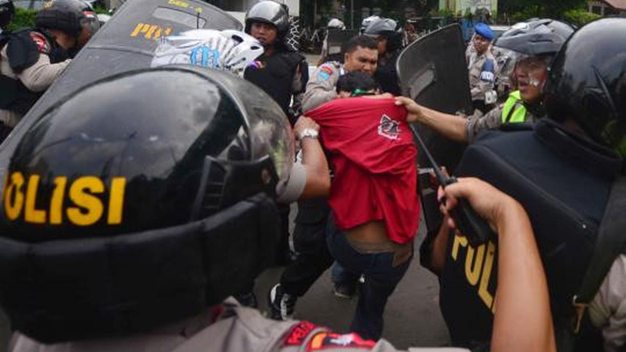 HMI terlibat bentrok dengan polisi di depan Kedubes AS