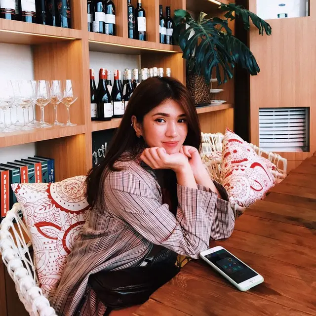 Potret Pesona Melly Krista