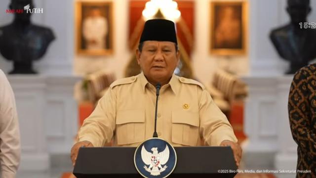 Presiden Prabowo Subianto resmi meneken aturan terbaru mengenai devisa hasil ekspor (DHE) sumber daya alam (SDA)