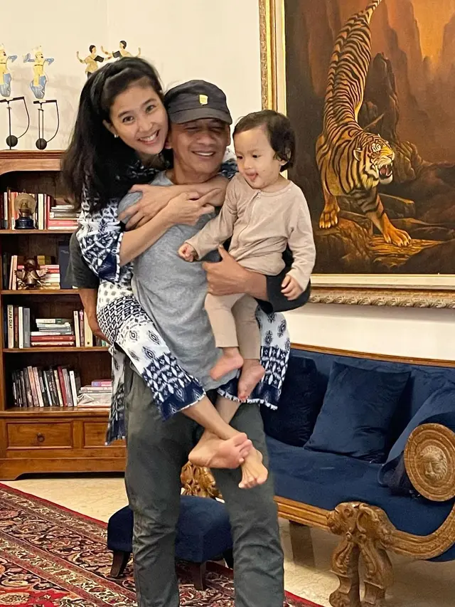 Olivia Zalianty bareng keluarga kecilnya (Foto: Instagram oliviazallianty)