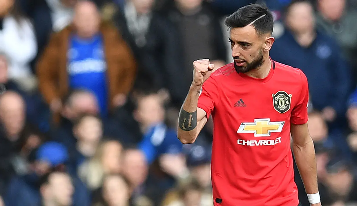 1. Bruno Fernandes (Manchester United) - Pemain asal Portugal ini bergabung dengan Manchester United pada awal 2020. Bruno Fernandes mampu tampil apik dan membawa perubahan di lini tengah Manchester United. (AFP/Paul Ellis)
