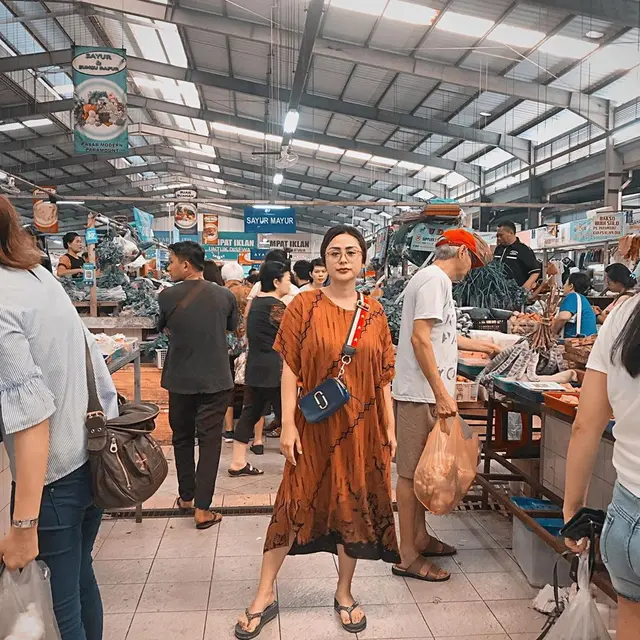 Gaya Selvy Kitty Saat Belanja di Pasar (sumber: instagram/@selvikitty)