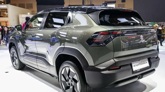Suzuki resmi memulai produksi massal mobil listrik pertamanya, eVitara, di pabrik Hansalpur, Gujarat, India (Paultan.org