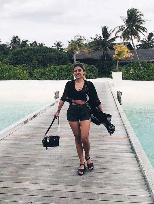 Mutia Ayu, ternyata memiliki hoby travelling. Ia ternyata telah banyak liburan ke Eropa dan Amerika. Banyak sekali foto di media sosial Instagramnya yang memperlihatkan dirinya sedang liburan. (Liputan6.com/IG/@mutia_ayuu)