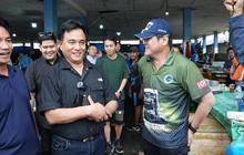 Gaya Keren Menko HAM Jalan-Jalan ke Pasar Ikan, Tak Disangka Bertemu Eks Bupati Adik Ahok