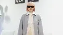 <p>Pada koleksi UNIQLO U Spring/Summer 2025, hadir lima pilihan luaran yang masing-masing memiliki karakter berbeda. Salah satu yang mencuri perhatian adalah Mantel Hoodie Katun, luaran panjang yang memberikan kesan cool sekaligus stylish dengan drawstring pada bagian pinggang yang bisa memberikan siluet proporsional. [@Uniqlo]</p>