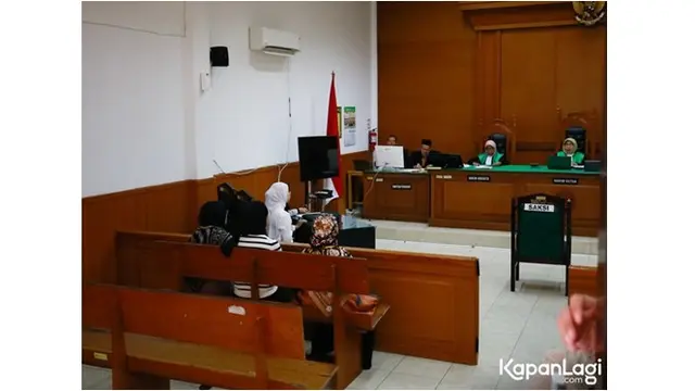 6 Potret Irish Bella Hadiri Sidang Cerai Kedua, Ammar Zoni Mangkir