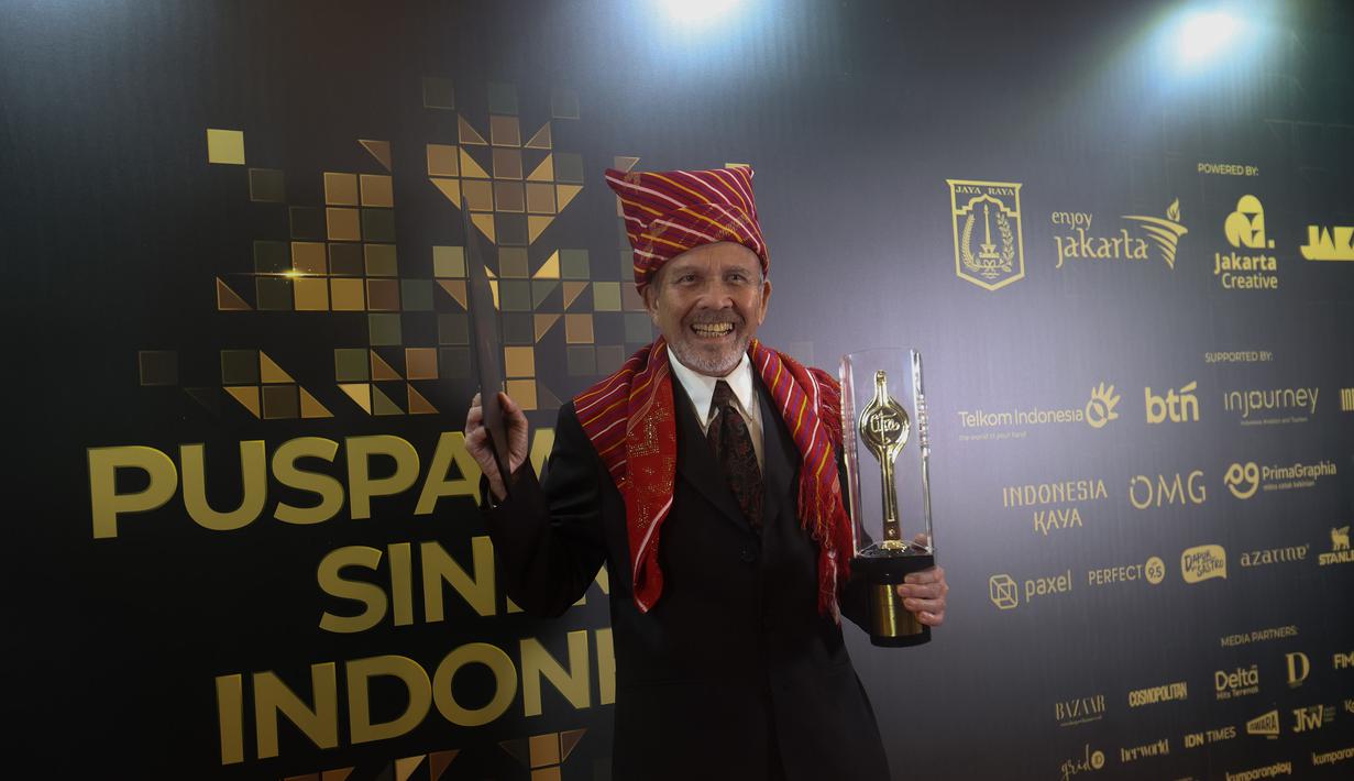El Manik, aktor senior legendaris Indonesia yang dikenal luas karena dedikasi dan kontribusinya pada industri perfilman nasional. Ia menerima penghargaan Lifetime Achievement (Pengabdian Seumur Hidup untuk Film) di Festival Film Indonesia (FFI) 2025. (Kapanlagi.com/Budy Santoso)