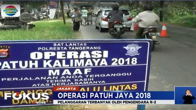 Dan terbanyak oleh pengendara roda dua dengan jenis pelanggaran terbesar tidak mengenakan helm dan tak membawa surat izin mengemudi.