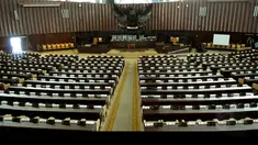 Jelang pidato kenegaraan Presiden SBY, ruang sidang utama gedung DPR mulai dibenahi, (8/8/2014). (Liputan6.com/Faisal R Syam)