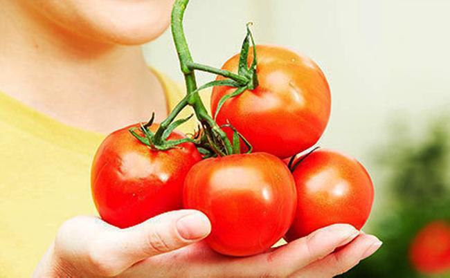 Buah tomat memiliki banyak manfaat mengagumkan buat kecantikan rambut | Photo: Copyright Thinkstockphotos.com