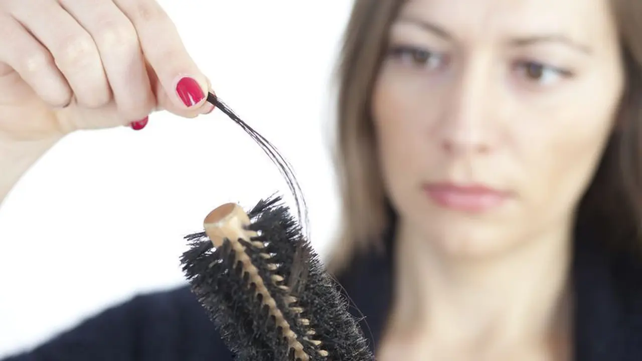5 Cara Mengatasi Rambut Rontok