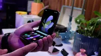 Penampakan Samsung Galaxy Z Flip 4 5G. (Liputan6.com/ Iskandar Muda)