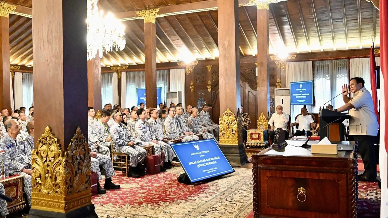 Presiden Prabowo Subianto memberikan pengarahan sekaligus melepas keberangkatan anggota Kamar Dagang dan Industri (KADIN) Indonesia.