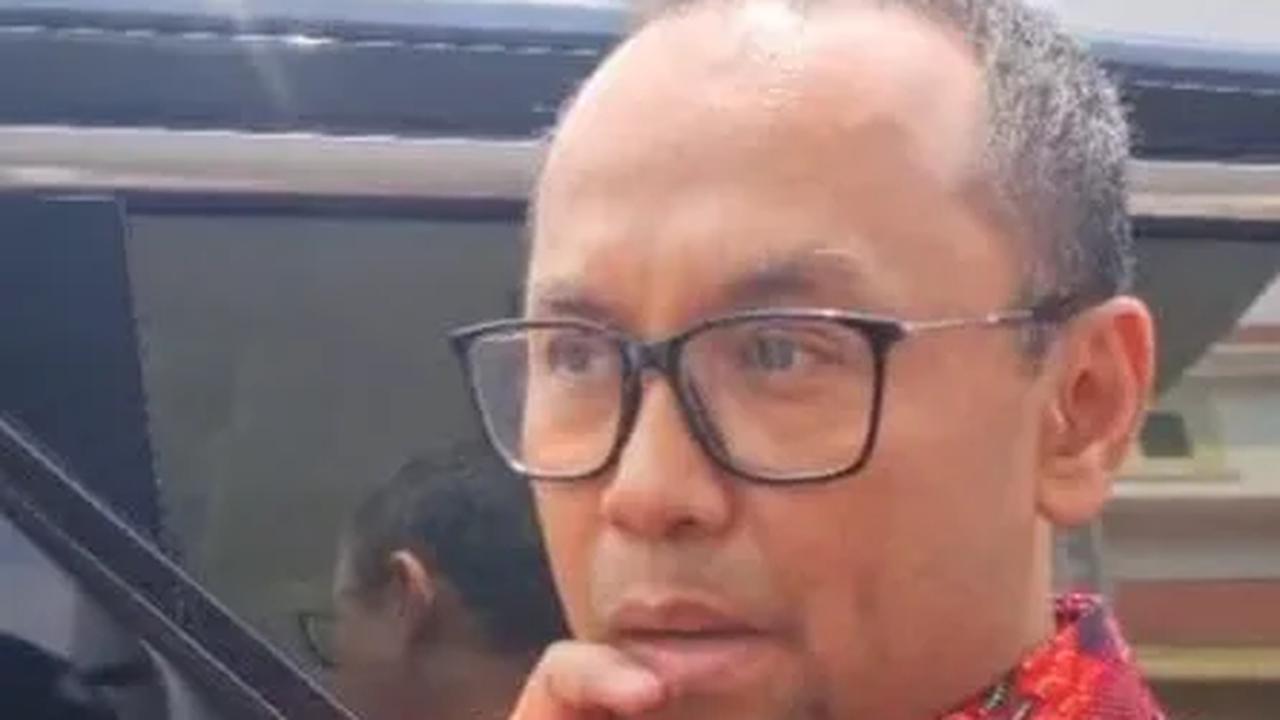 "Tidak adanya informasi profil yang memadai dan terverifikasi pada e-money dan e-wallet dimaksud akan menyulitkan otoritas, pengawas pemilu, intelijen, dan penegak hukum," ujarnya.