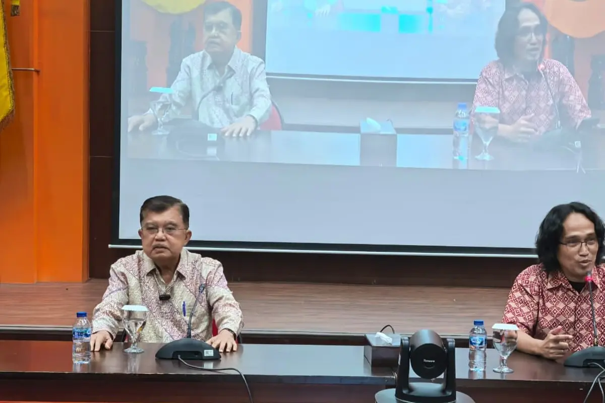 Wakil Presiden ke-10 dan 12 Jusuf Kalla (JK) dalam kuliah umum yang berlangsung di Auditorium Juwono Sudarsono, Fakultas Ilmu Sosial dan Ilmu Politik (FISIP) Universitas Indonesia.