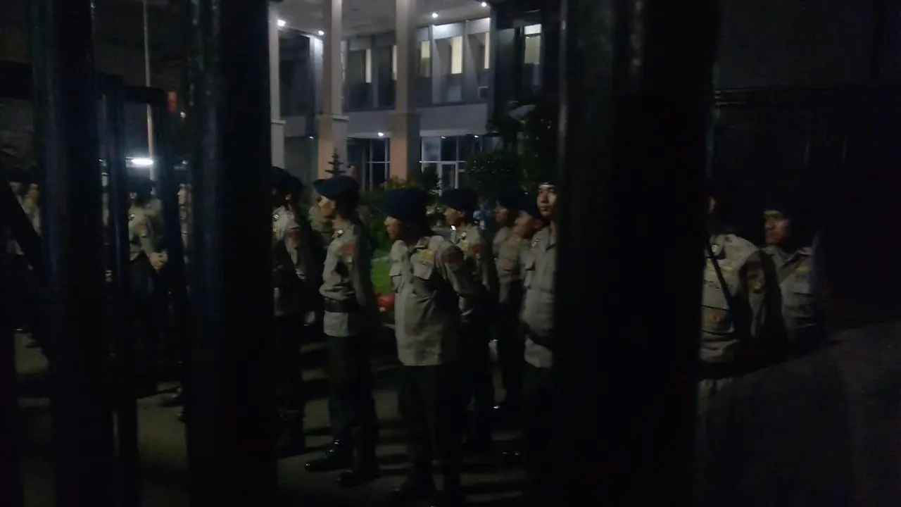 Polisi di depan Pengadilan Tinggi Jakarta