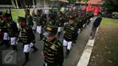 Sejumlah prajurit mengiringi upacara Tingalan Dalem PA X di Puro pakualaman, Yogyakarta, Selasa (26/4). Paku Alam X merayakan ulang tahun yang ke-55. (Boy Harjanto)