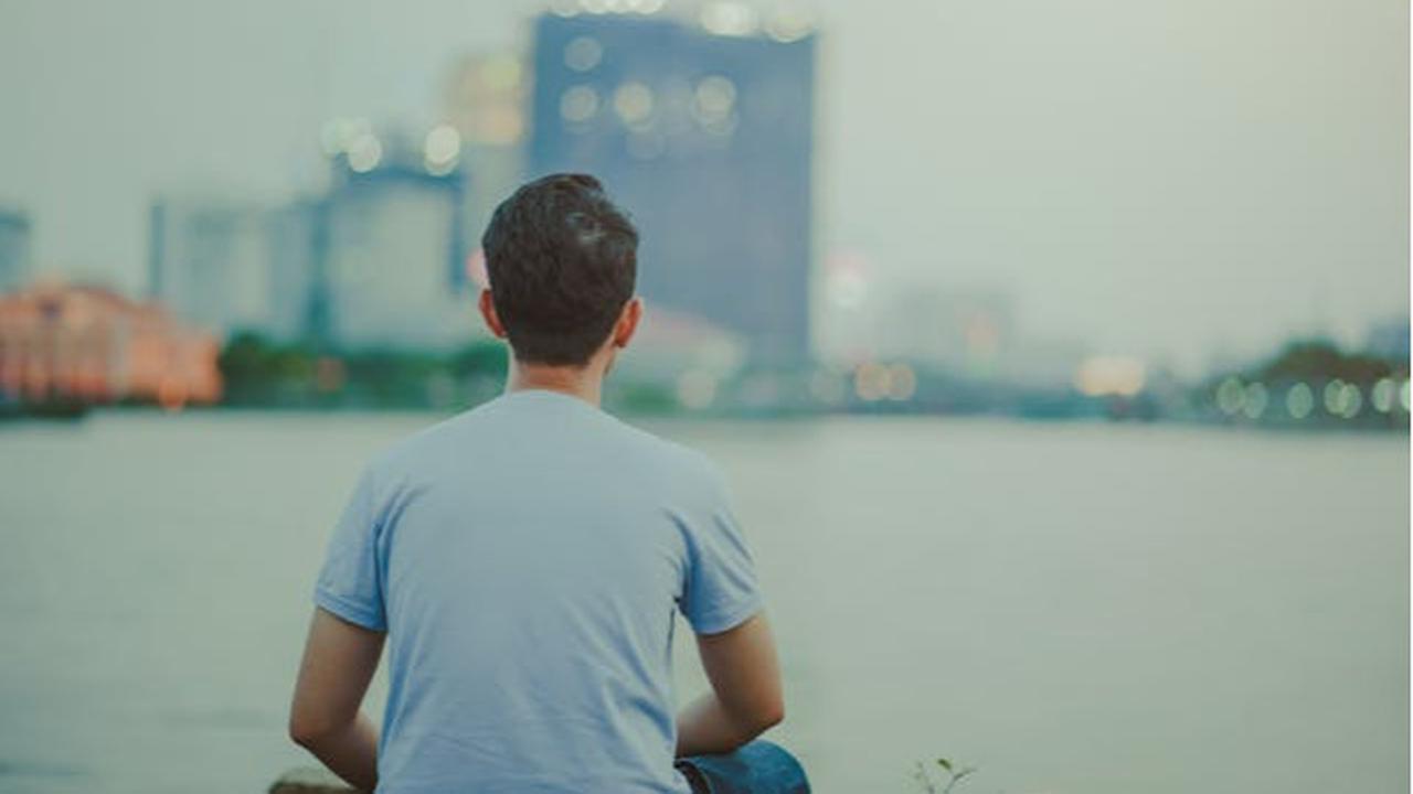 Contrast Loneliness: Ketika Interaksi Sosial Justru Memperkuat Kesepian