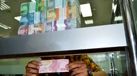 Untuk alasan keamanan, Bank Idonesia Bengkulu terpaksa memindahkan lokasi penukaran uang kertas baru untuk kebutuhan lebaran (Liputan6.com/Yuliardi Hardjo)