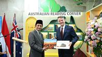 Menteri Agama Indonesia dan Imam Besar Masjid Istiqlal, Prof. Dr. Nasaruddin Umar, dan Duta Besar Australia untuk Indonesia, Rod Brazier, meresmikan Australian Reading Corner baru di Masjid Istiqlal, Selasa (8/7/2025). (Dok Kedubes Australia)
