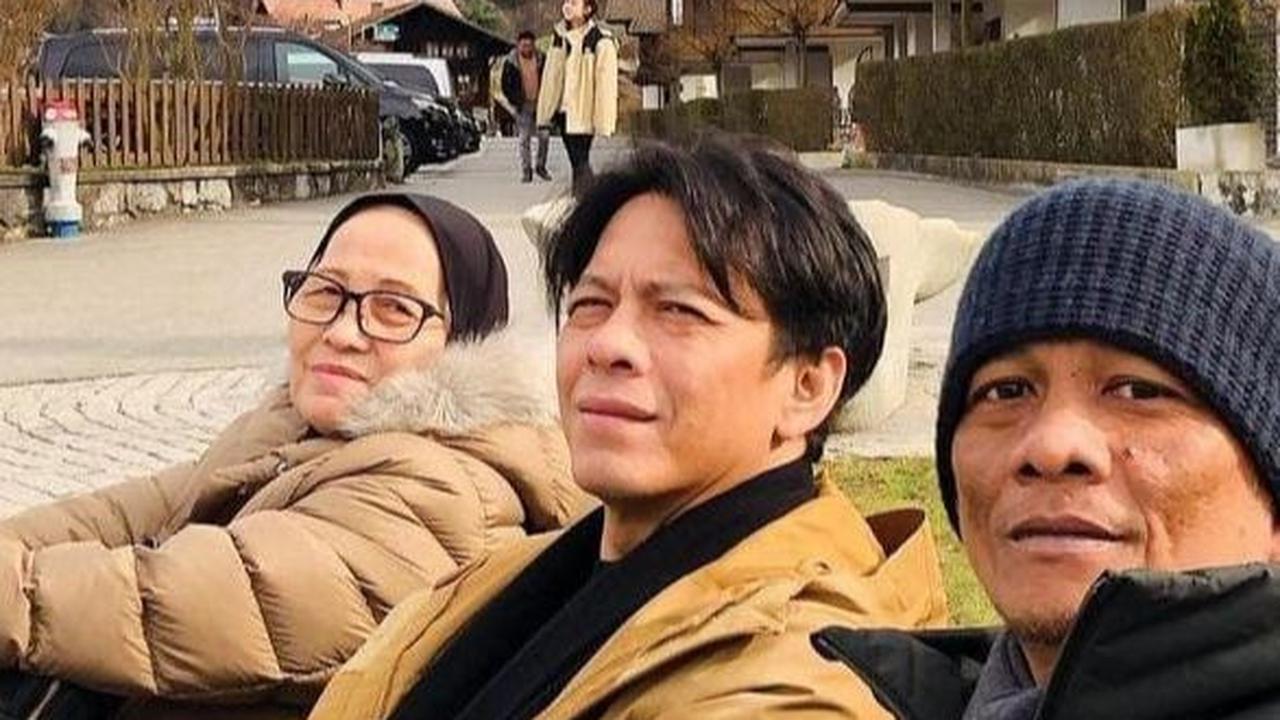 Liburan Bareng Keluarga Tanpa Ayah, Kakak Ariel Noah 'Miss You Dad