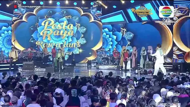 Guncang Transera Waterpark Bekasi, Rhoma Irama & Soneta Group Pukau Ribuan Penonton di Puncak Pesta Raya Ramadan Indosiar