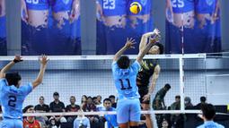 Mereka sempat unggul pada set pertama dengan skor 25-19. Namun, mereka kehilangan angka setelah dua set selanjutnya, (18-25) dan (21-25). (Dok. PBVSI)